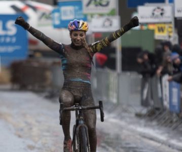 Pour sa deuxième épreuve internationale, Pauline remporte le Druivencross d’Overijse